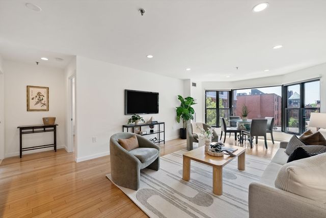 16 Harcourt St 4C, Boston, MA 02116