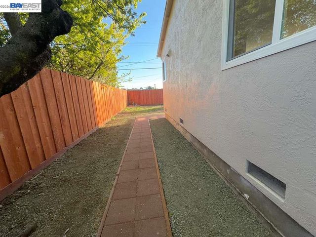 5212 Creely Ave, Richmond, CA 94804