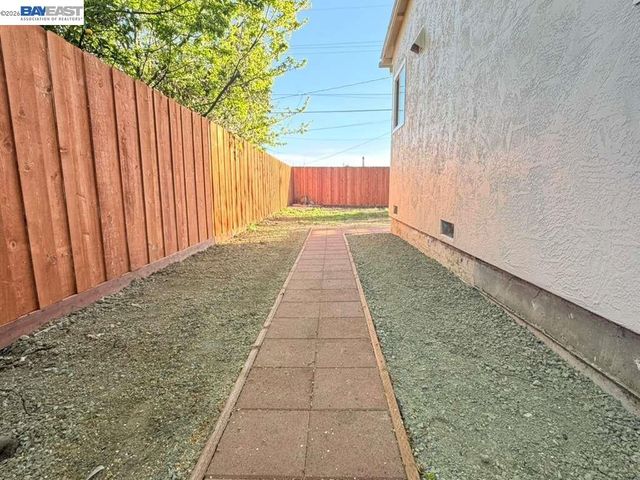 5212 Creely Ave, Richmond, CA 94804