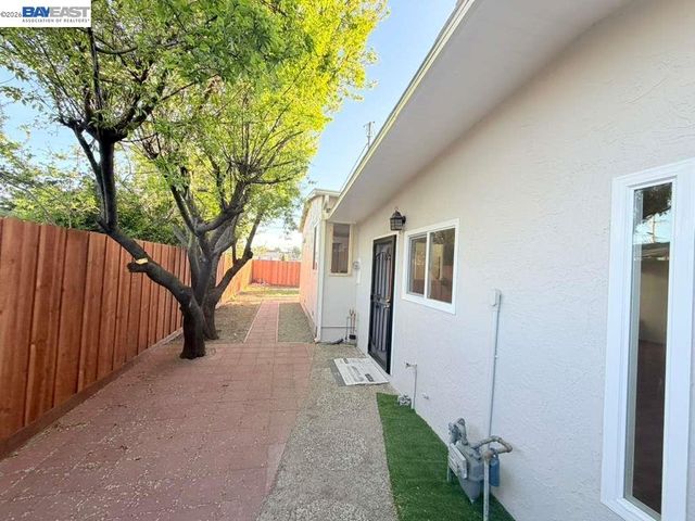 5212 Creely Ave, Richmond, CA 94804