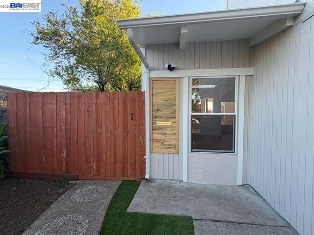 5212 Creely Ave, Richmond, CA 94804