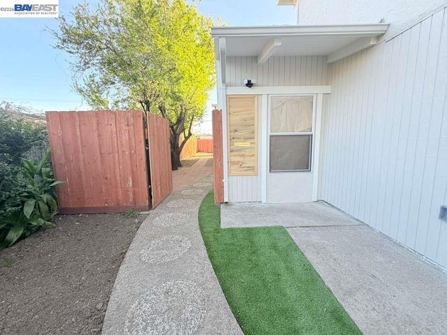 5212 Creely Ave, Richmond, CA 94804