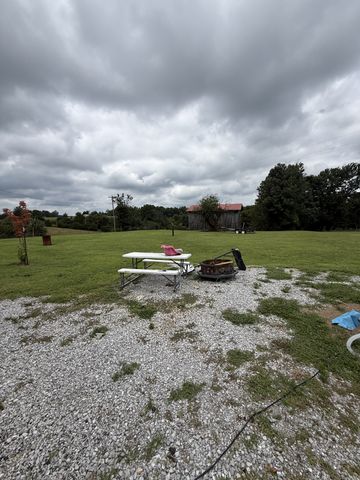 1487 Boyd Rd, Lafayette, TN 37083