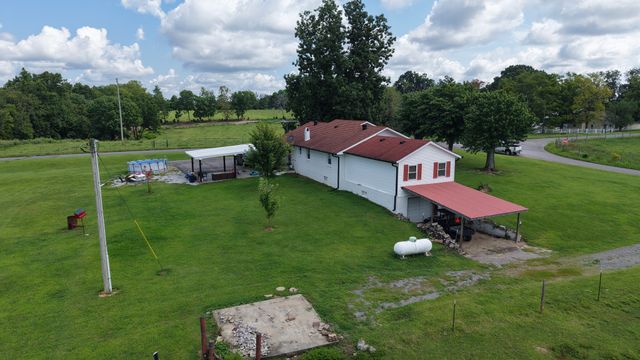 1487 Boyd Rd, Lafayette, TN 37083
