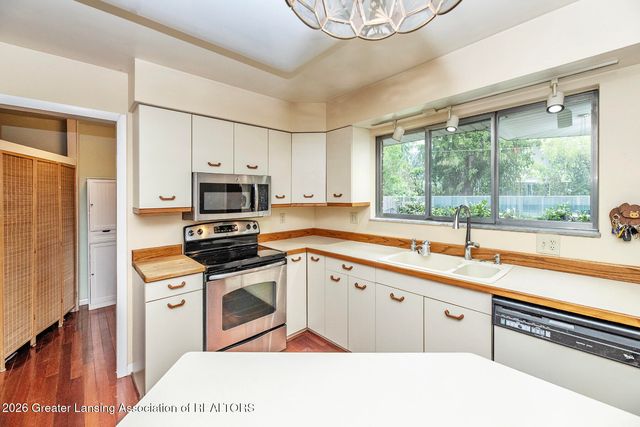 614 Greencroft Court, Williamston, MI 48895