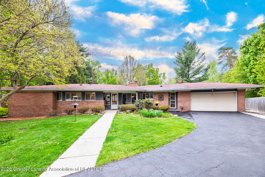 614 Greencroft Court, Williamston, MI 48895