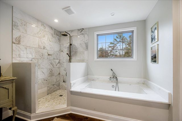 8386 CREEK BRIDGE DR, Germantown, TN 38138