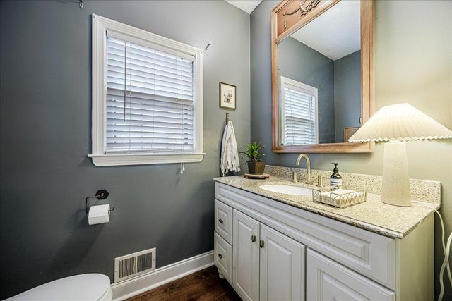 8386 CREEK BRIDGE DR, Germantown, TN 38138