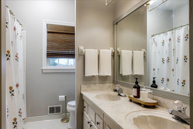 8386 CREEK BRIDGE DR, Germantown, TN 38138