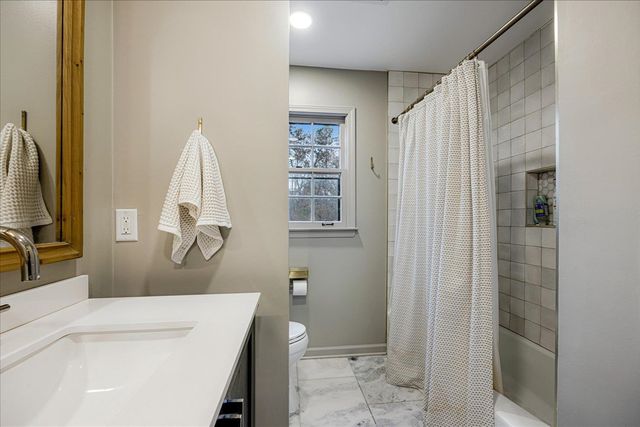 8386 CREEK BRIDGE DR, Germantown, TN 38138