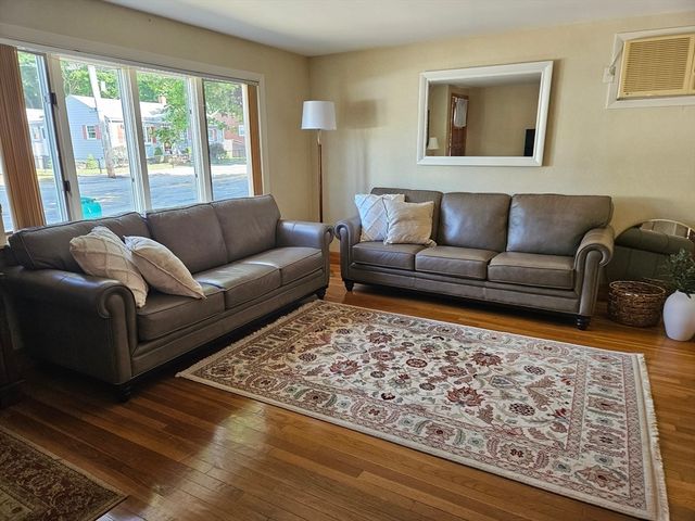 22 O'callaghan Way, Lynn, MA 01905