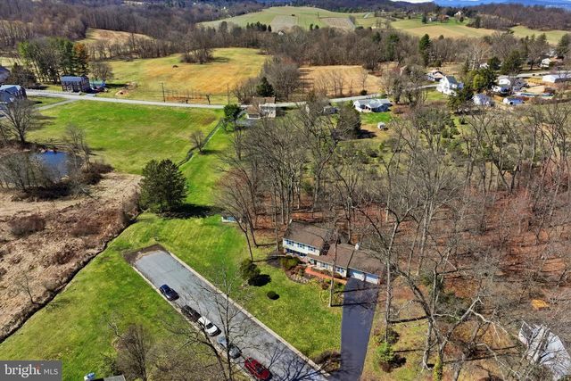 863 HUNTERS RUN RD, Pottstown, PA 19465