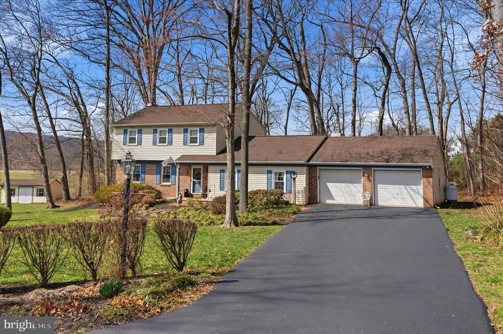 863 HUNTERS RUN RD, Pottstown, PA 19465