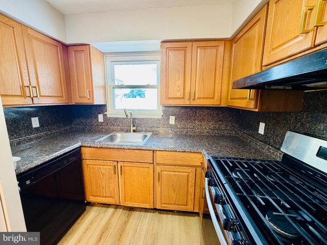 1 LOGAN CT, Sicklerville, NJ 08081