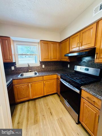 1 LOGAN CT, Sicklerville, NJ 08081