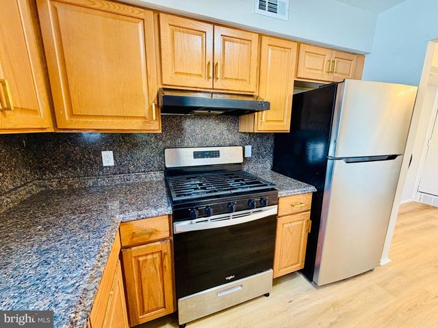 1 LOGAN CT, Sicklerville, NJ 08081