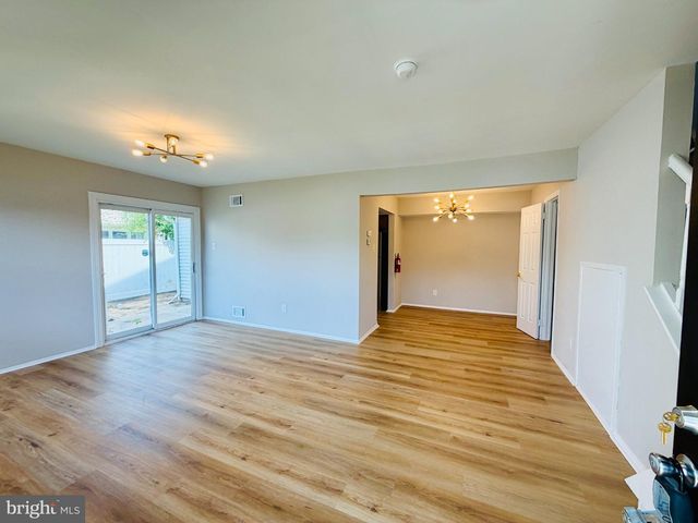 1 LOGAN CT, Sicklerville, NJ 08081