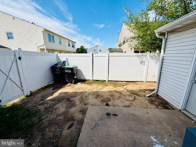 1 LOGAN CT, Sicklerville, NJ 08081