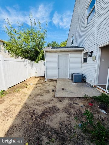 1 LOGAN CT, Sicklerville, NJ 08081