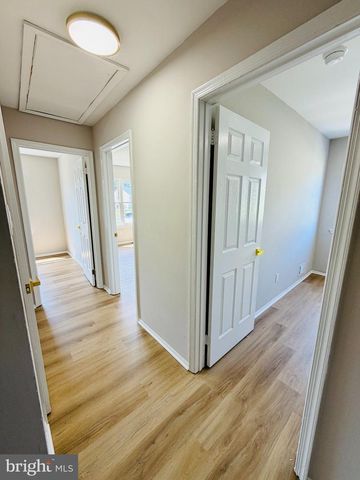1 LOGAN CT, Sicklerville, NJ 08081
