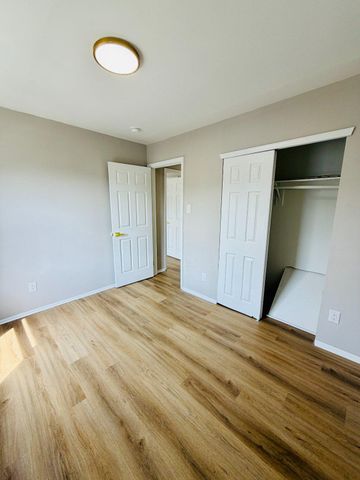 1 LOGAN CT, Sicklerville, NJ 08081