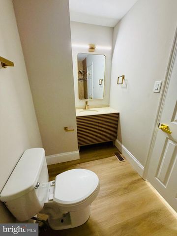 1 LOGAN CT, Sicklerville, NJ 08081