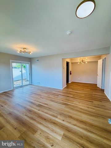 1 LOGAN CT, Sicklerville, NJ 08081