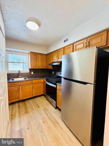 1 LOGAN CT, Sicklerville, NJ 08081