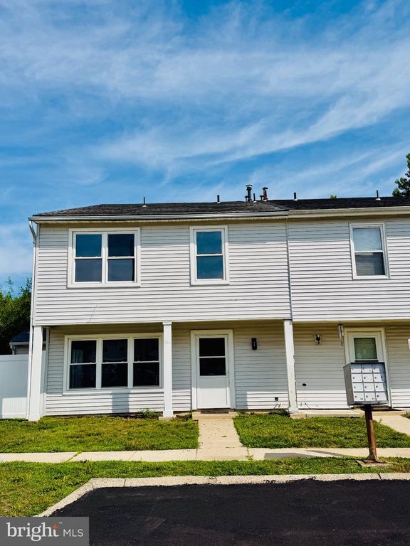 1 LOGAN CT, Sicklerville, NJ 08081