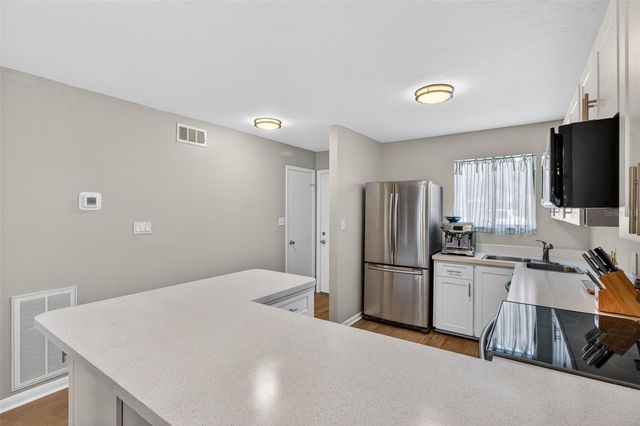 6033 34TH STREET W 145, Bradenton, FL 34210