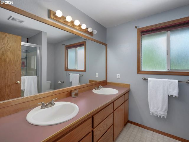 5137 Ne STABLE Dr, Hillsboro, OR 97124