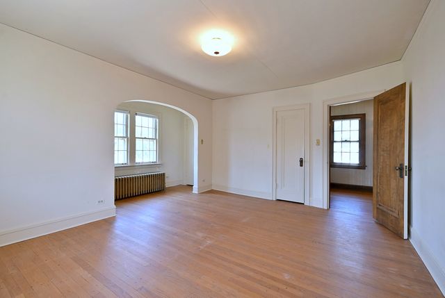 6840 N Olcott Avenue, Chicago, IL 60631