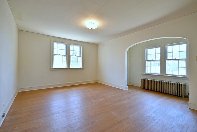 6840 N Olcott Avenue, Chicago, IL 60631