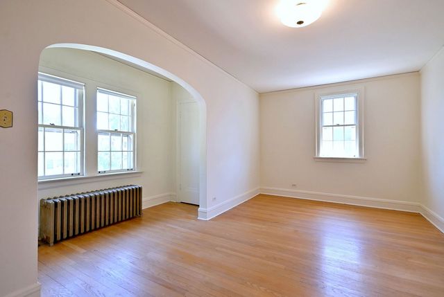 6840 N Olcott Avenue, Chicago, IL 60631