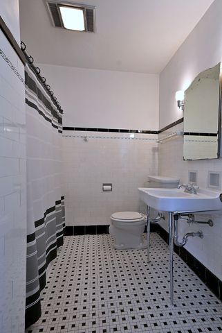 6840 N Olcott Avenue, Chicago, IL 60631
