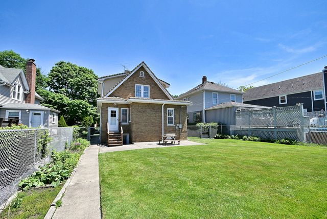 6840 N Olcott Avenue, Chicago, IL 60631