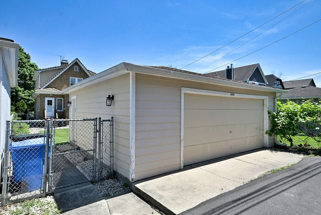 6840 N Olcott Avenue, Chicago, IL 60631