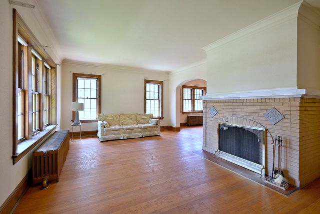 6840 N Olcott Avenue, Chicago, IL 60631
