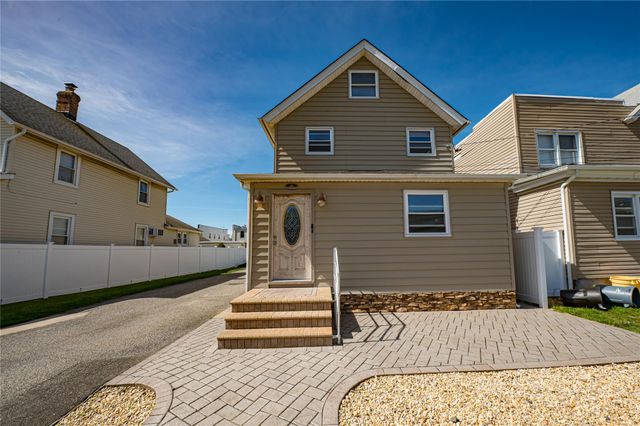 49 N Maple Street, Farmingdale, NY 11735