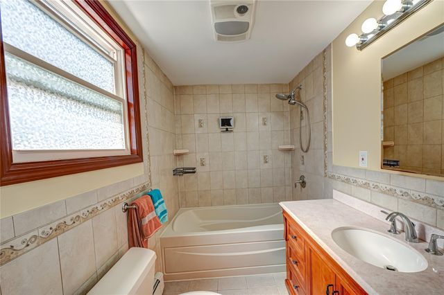 49 N Maple Street, Farmingdale, NY 11735