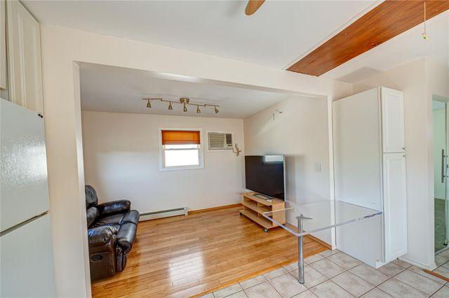 49 N Maple Street, Farmingdale, NY 11735