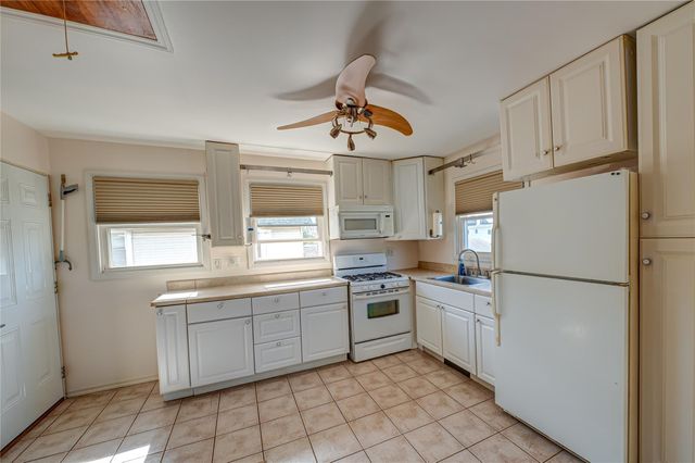49 N Maple Street, Farmingdale, NY 11735