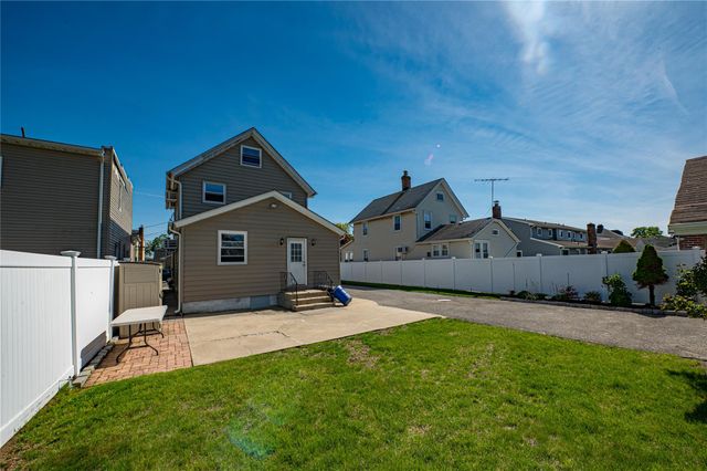 49 N Maple Street, Farmingdale, NY 11735