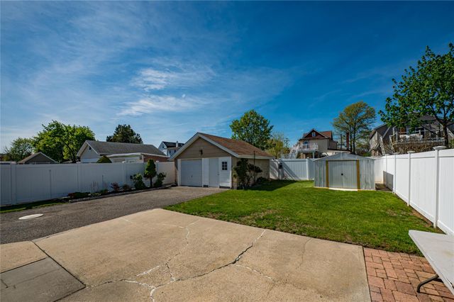 49 N Maple Street, Farmingdale, NY 11735