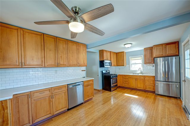 49 N Maple Street, Farmingdale, NY 11735
