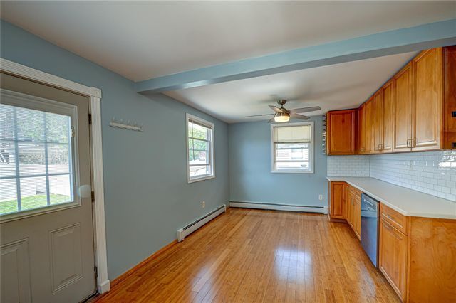 49 N Maple Street, Farmingdale, NY 11735