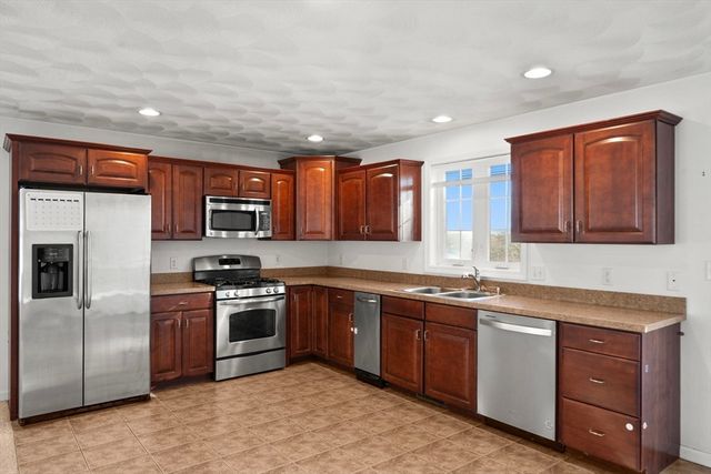 6 Fairlawn Avenue, Burlington, MA 01803