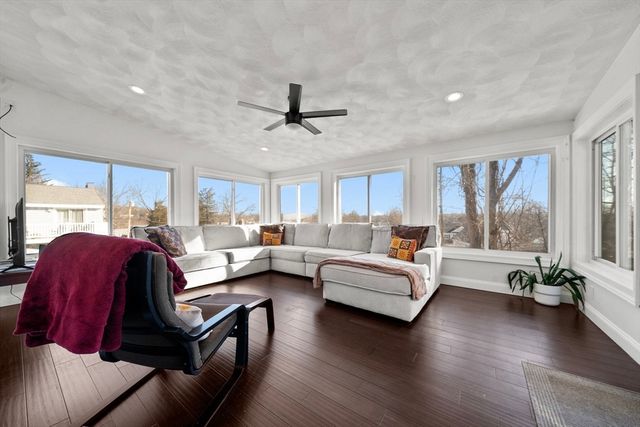 6 Fairlawn Avenue, Burlington, MA 01803