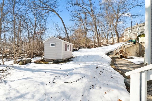 6 Fairlawn Avenue, Burlington, MA 01803