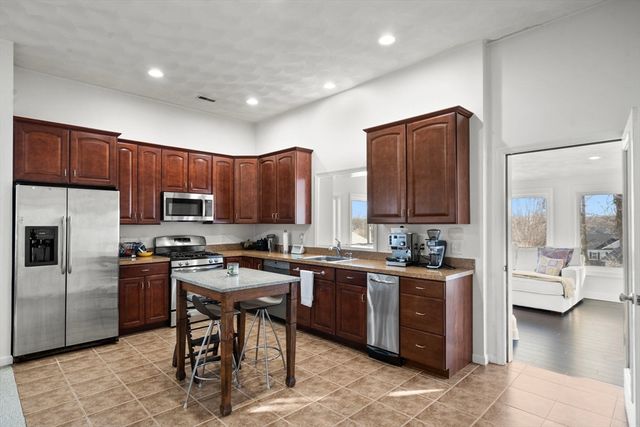 6 Fairlawn Avenue, Burlington, MA 01803